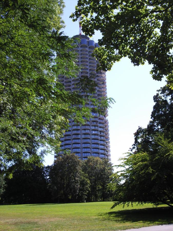 Hotelturm Apartment Augusta Esterno foto